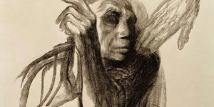 Man sieht eine Frau mit geschlossenen Augen. Ihr linker Unterarm zeigt in die Höhe. Die rechte Hand liegt auf dem linken Oberarm. Eine Hand berührt sanft die Schulter. Der Kopf neigt sich wohlwollend ihr hin. Es wirkt versönt friedlich.